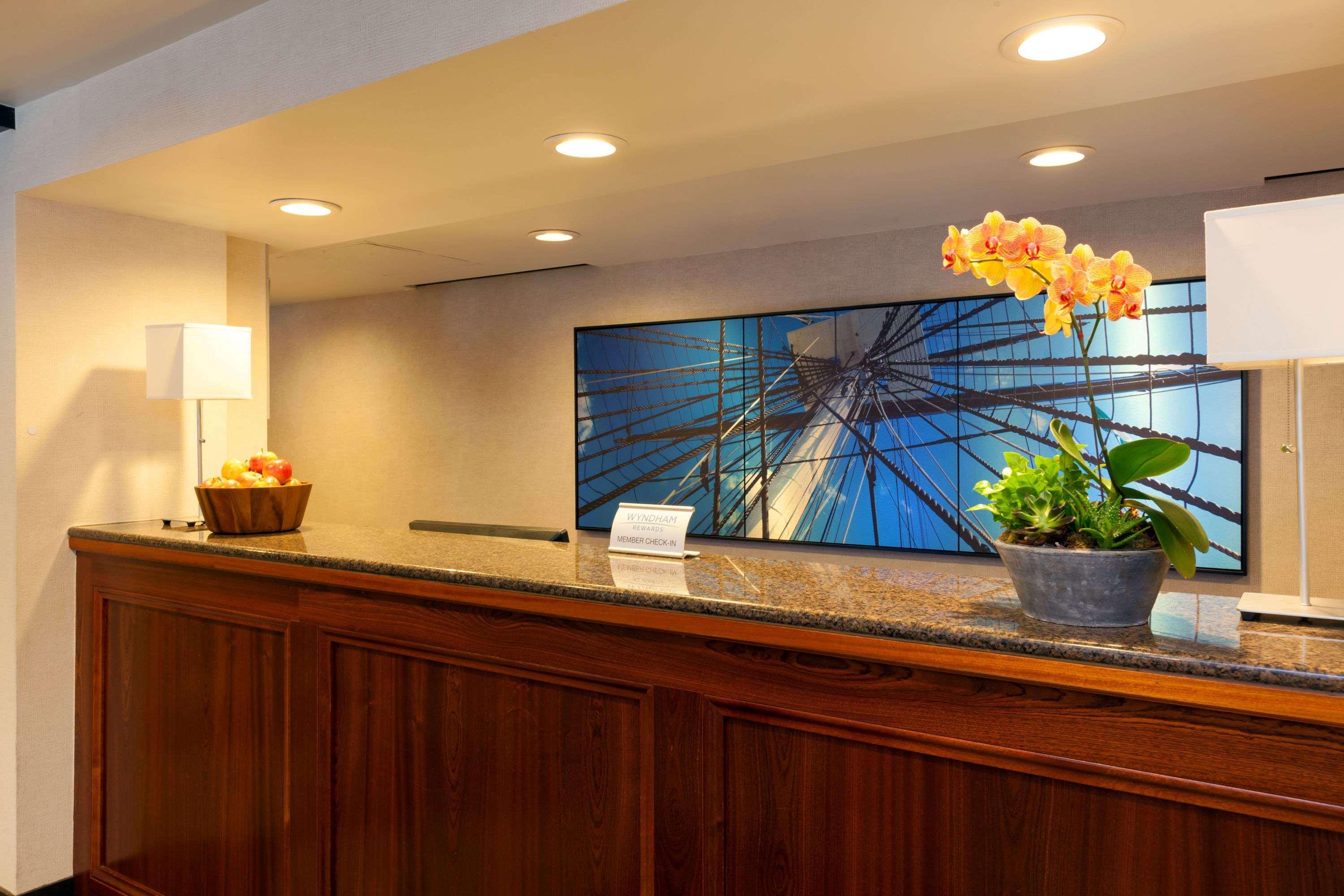 Отель Wyndham Boston Beacon Hill Экстерьер фото