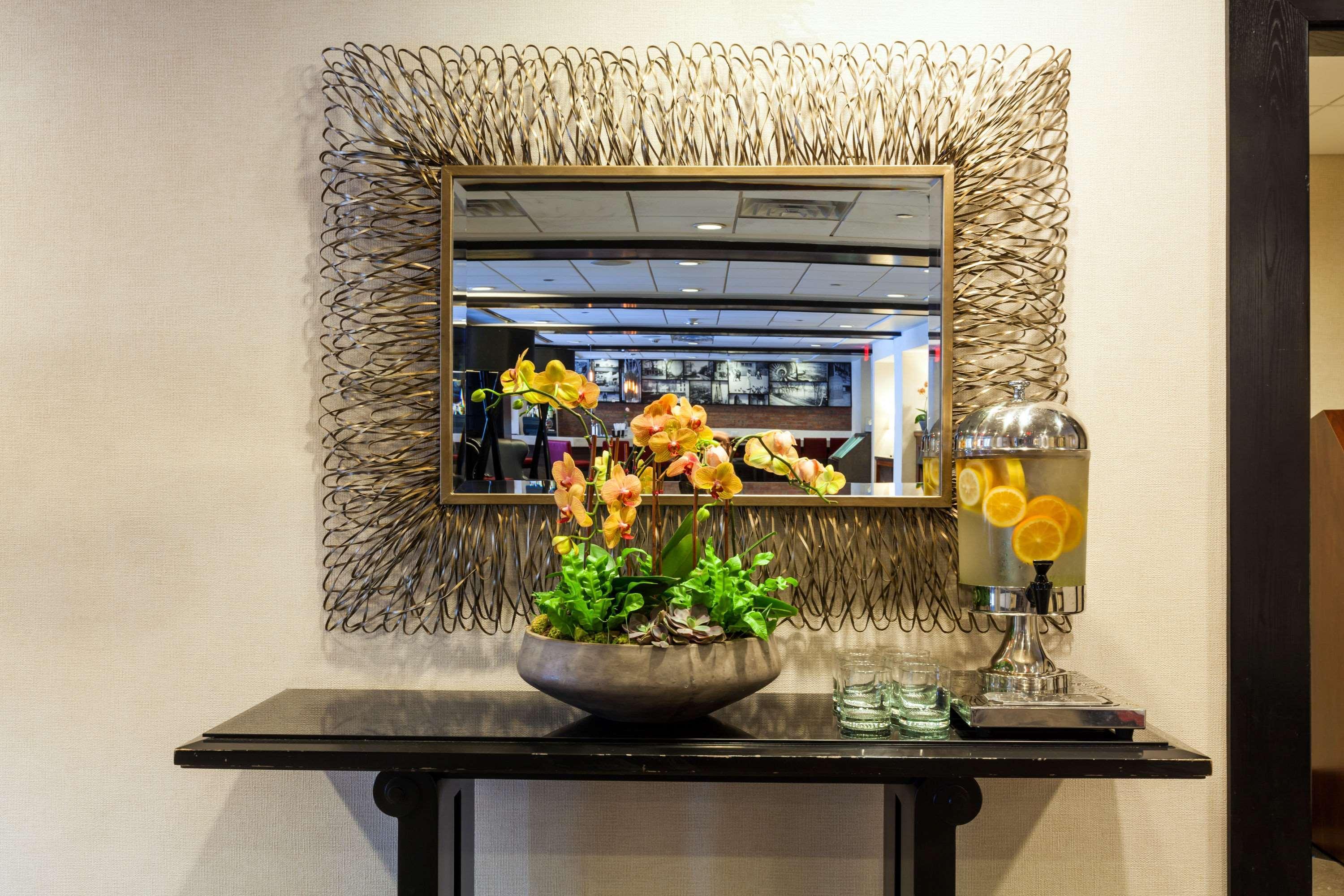 Отель Wyndham Boston Beacon Hill Экстерьер фото